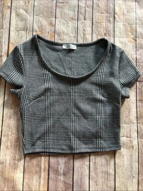 Plaid Scoop-Neck Crop Top in Gray